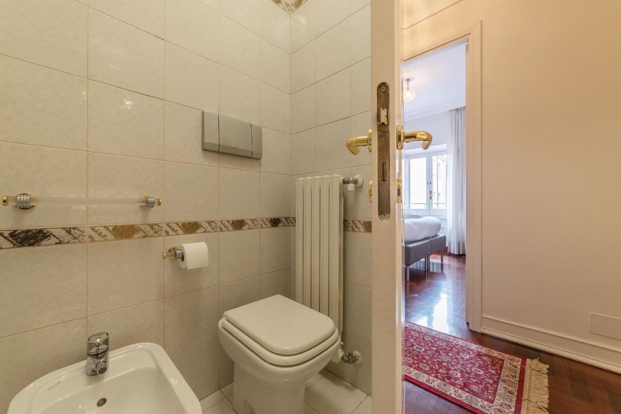 Quiet And Classic On Two Floors, By Trevi Fountain - Fromhometorome Lejlighed