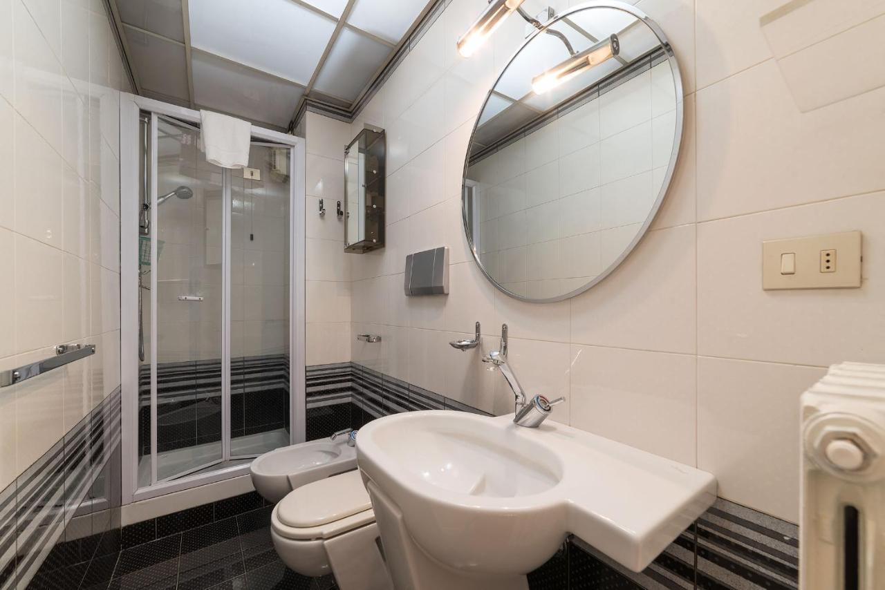 Quiet And Classic On Two Floors, By Trevi Fountain - Fromhometorome Rom