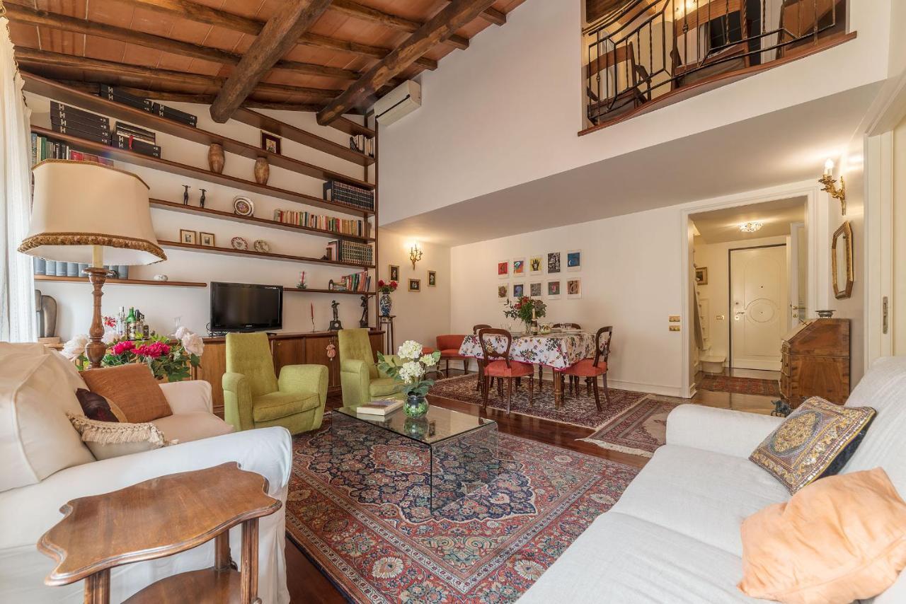 Quiet And Classic On Two Floors, By Trevi Fountain - Fromhometorome Lejlighed
