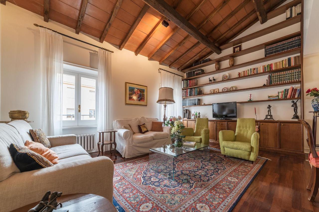 Quiet And Classic On Two Floors, By Trevi Fountain - Fromhometorome Lejlighed *