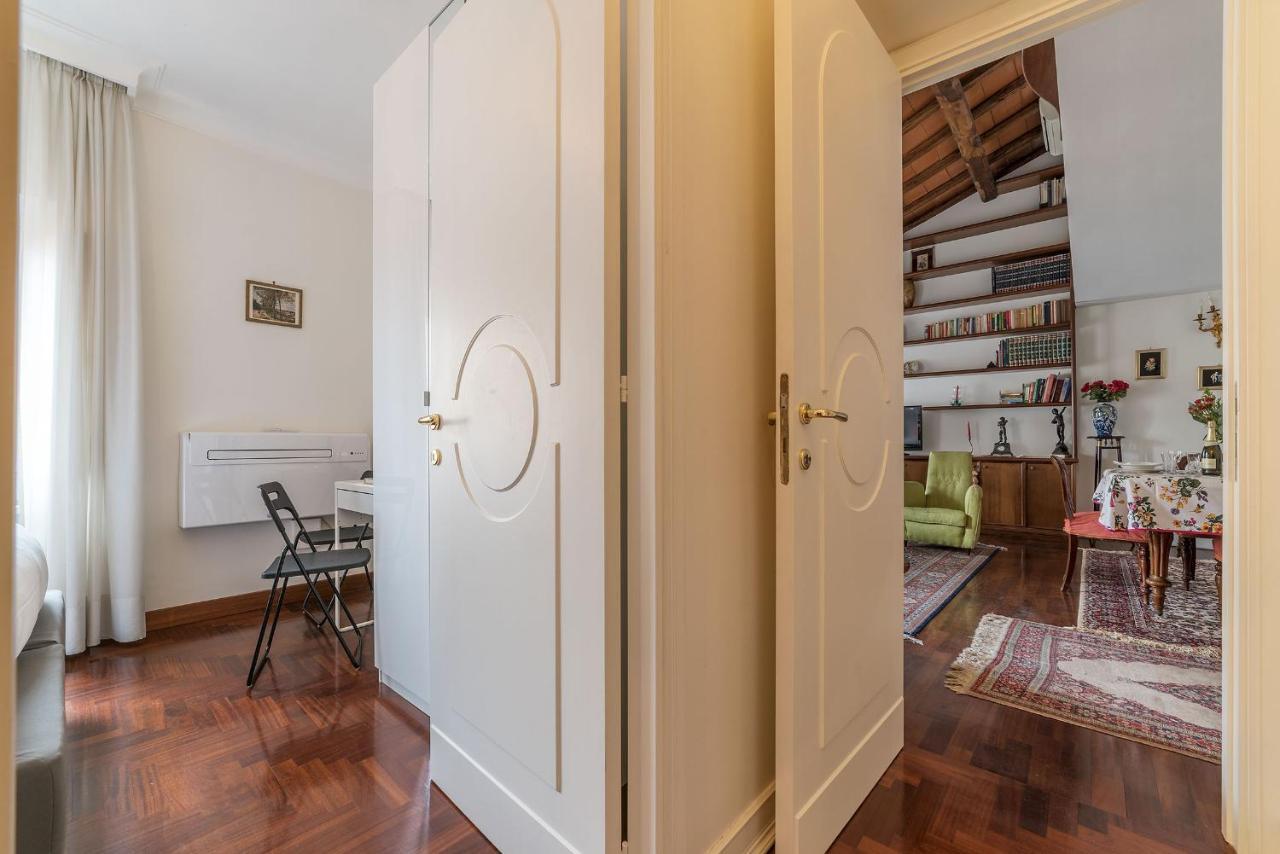 Quiet And Classic On Two Floors, By Trevi Fountain - Fromhometorome Rom