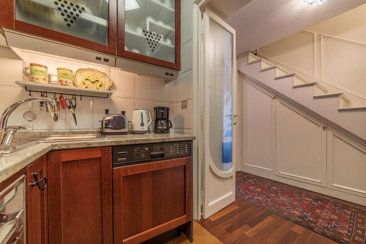 Quiet And Classic On Two Floors, By Trevi Fountain - Fromhometorome Rom